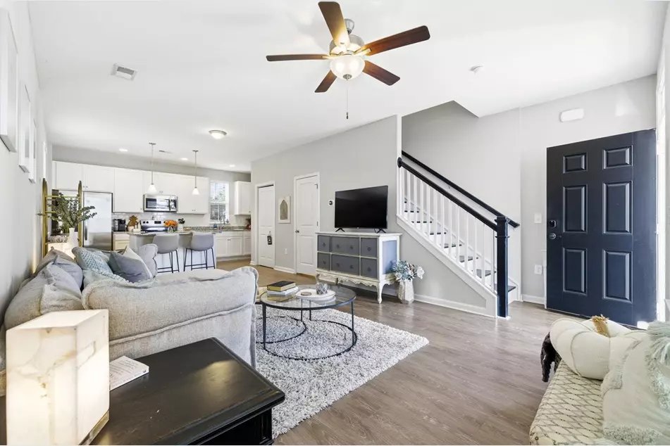 3557 Bristol Ln, photo 4