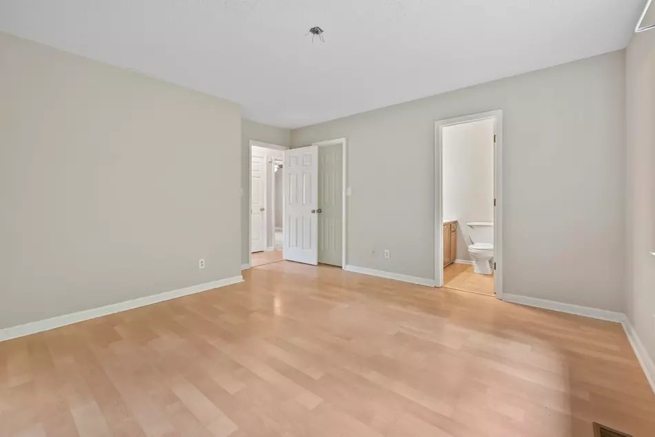 961 Castlewood Dr, photo 6