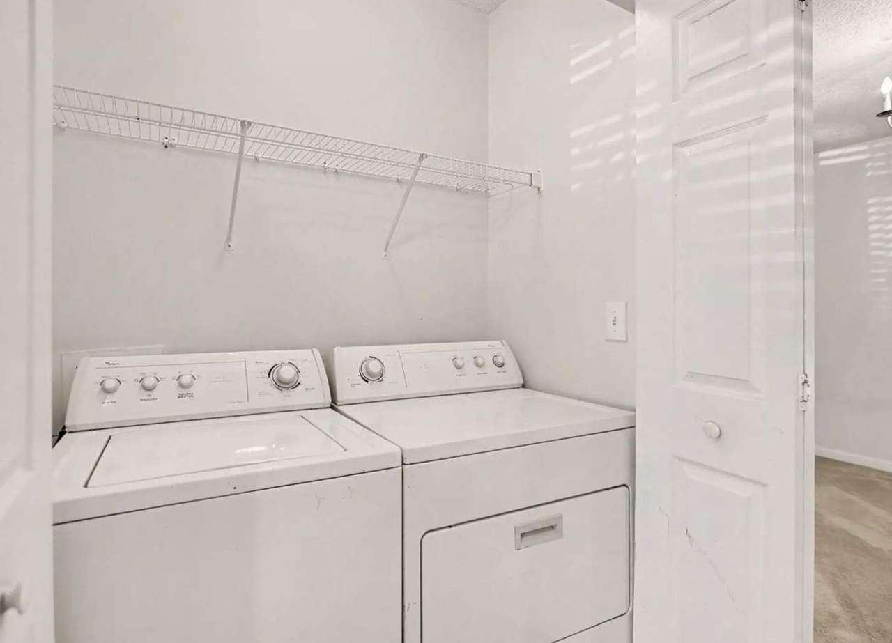 1043 Penny Ln, photo 4