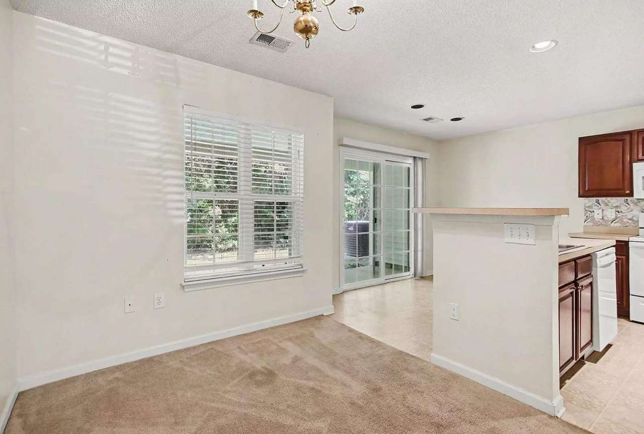 1043 Penny Ln, photo 13