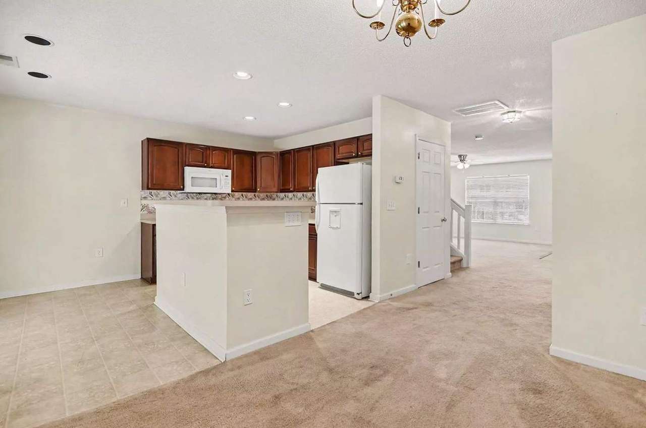 1043 Penny Ln, photo 14