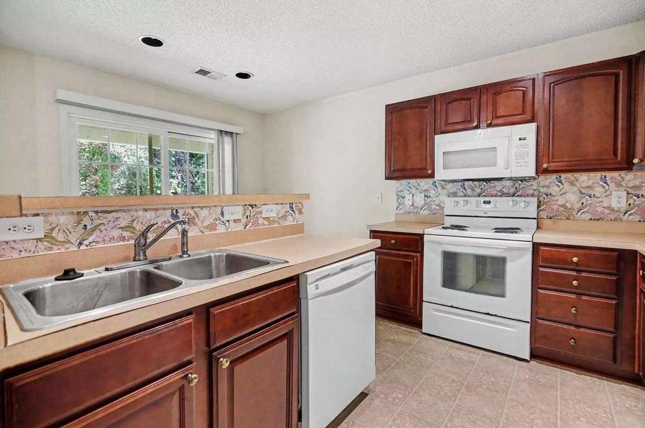 1043 Penny Ln, photo 16