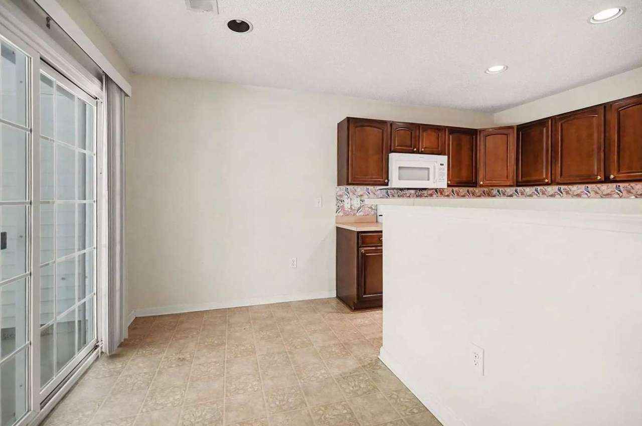 1043 Penny Ln, photo 19