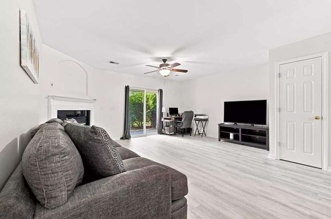 1282 Harvester Cir, photo 10