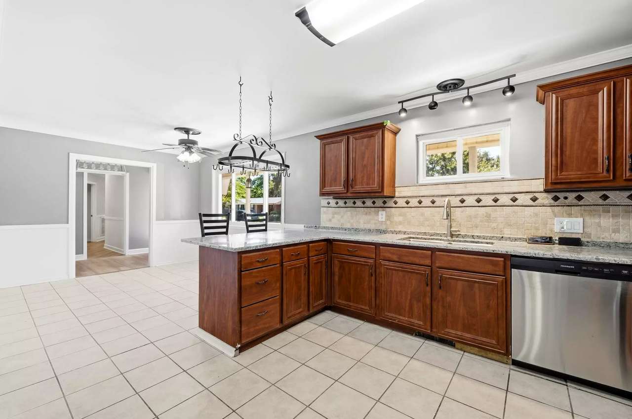 1850 Bay Tree Ln, Surfside Beach, photo 9