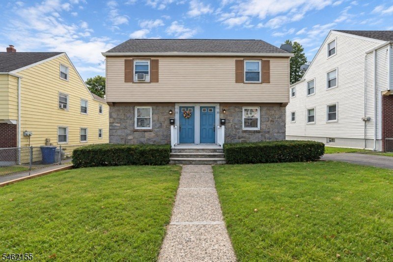 35 E 7th St, Clifton